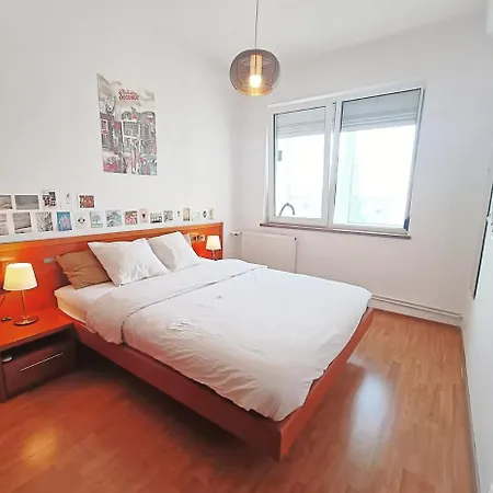 Live Like A French In Location *