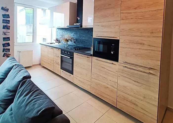 Live Like A French In Location * Bukarest