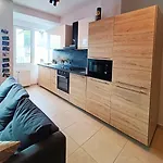 Live Like A French In Location * Bukarest